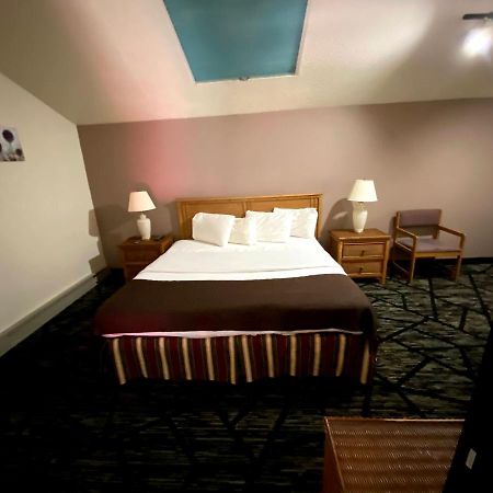 Woodland Inn & Suites Medford Zewnętrze zdjęcie