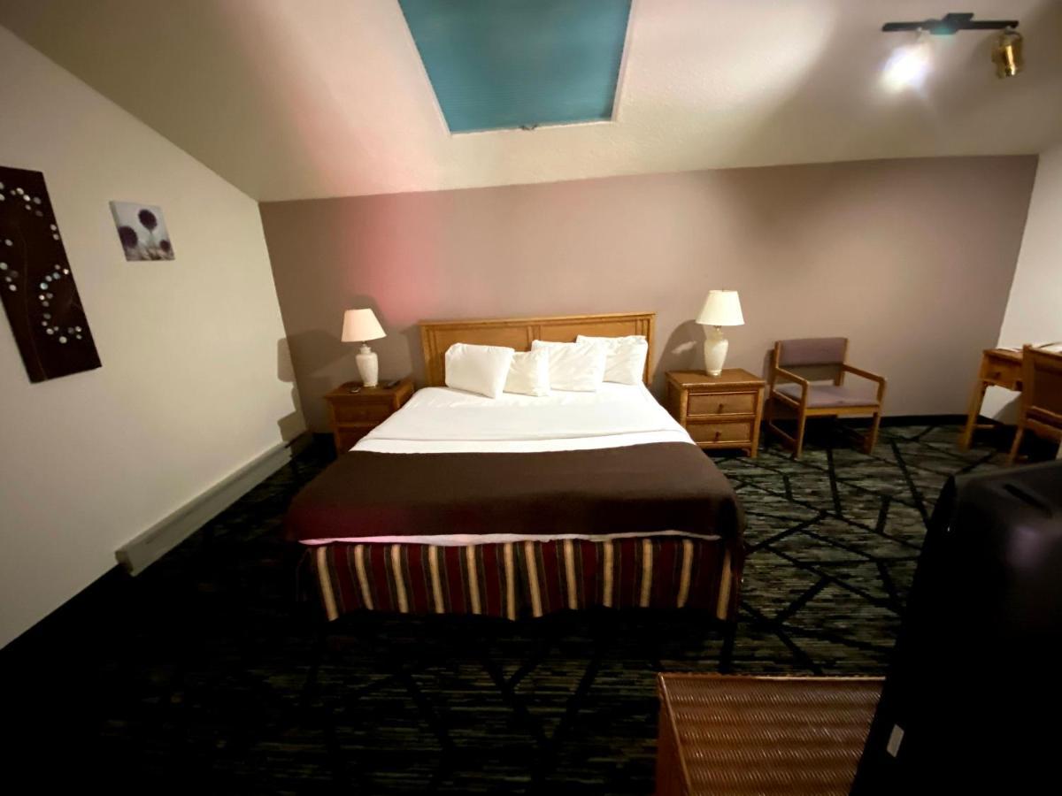 Woodland Inn & Suites Medford Zewnętrze zdjęcie