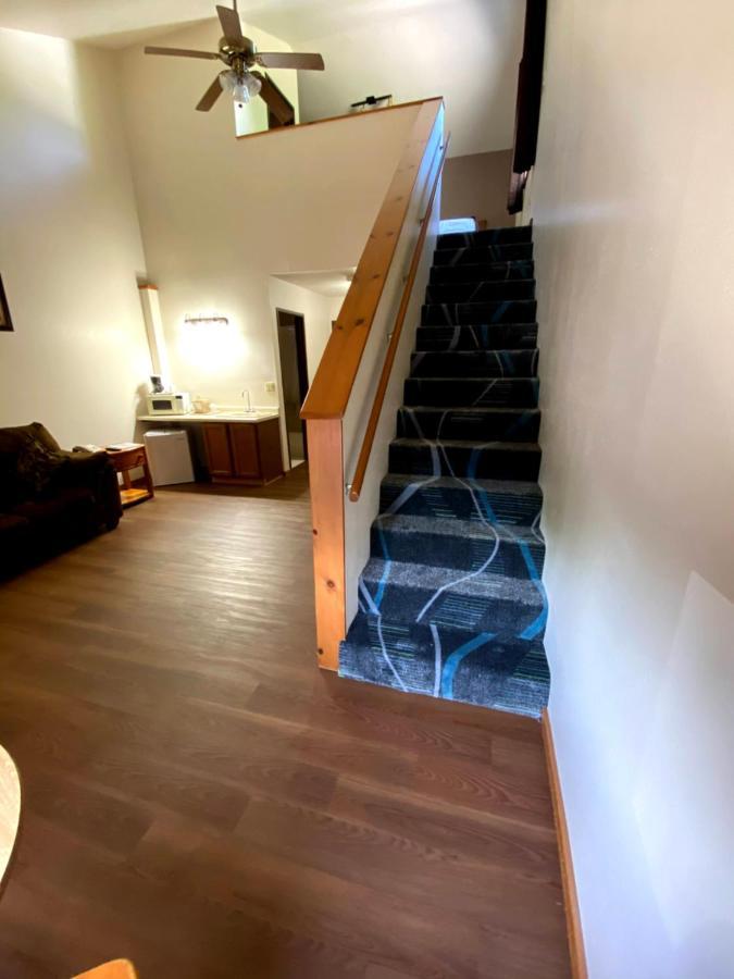 Woodland Inn & Suites Medford Zewnętrze zdjęcie