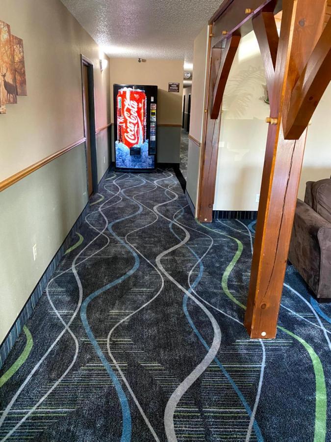 Woodland Inn & Suites Medford Zewnętrze zdjęcie