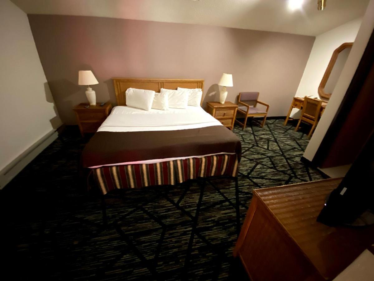 Woodland Inn & Suites Medford Zewnętrze zdjęcie