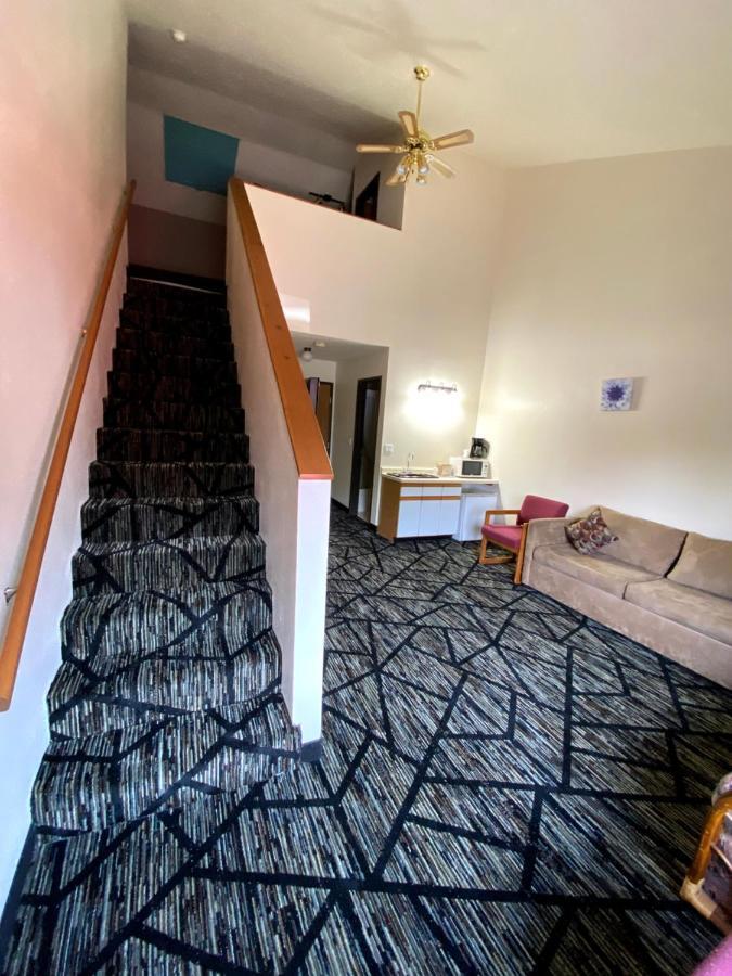 Woodland Inn & Suites Medford Zewnętrze zdjęcie