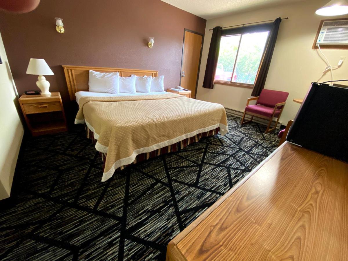 Woodland Inn & Suites Medford Zewnętrze zdjęcie