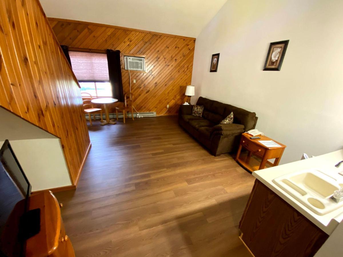 Woodland Inn & Suites Medford Zewnętrze zdjęcie