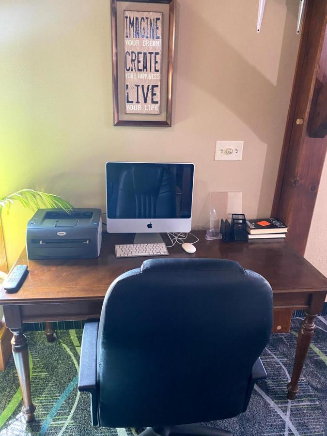 Woodland Inn & Suites Medford Zewnętrze zdjęcie