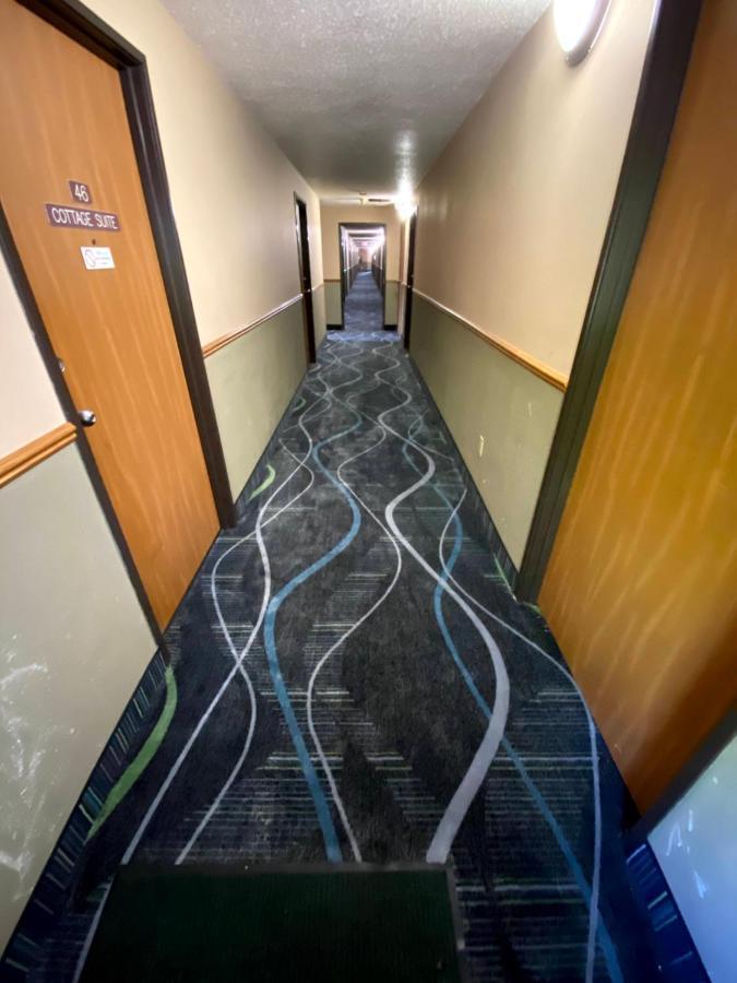 Woodland Inn & Suites Medford Zewnętrze zdjęcie