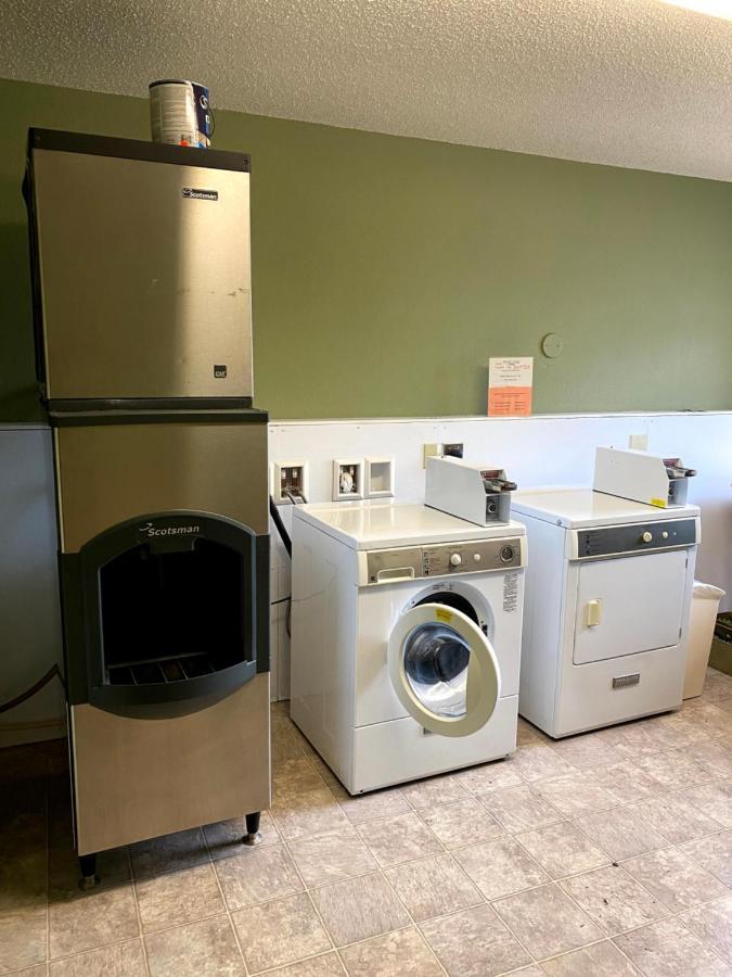 Woodland Inn & Suites Medford Zewnętrze zdjęcie
