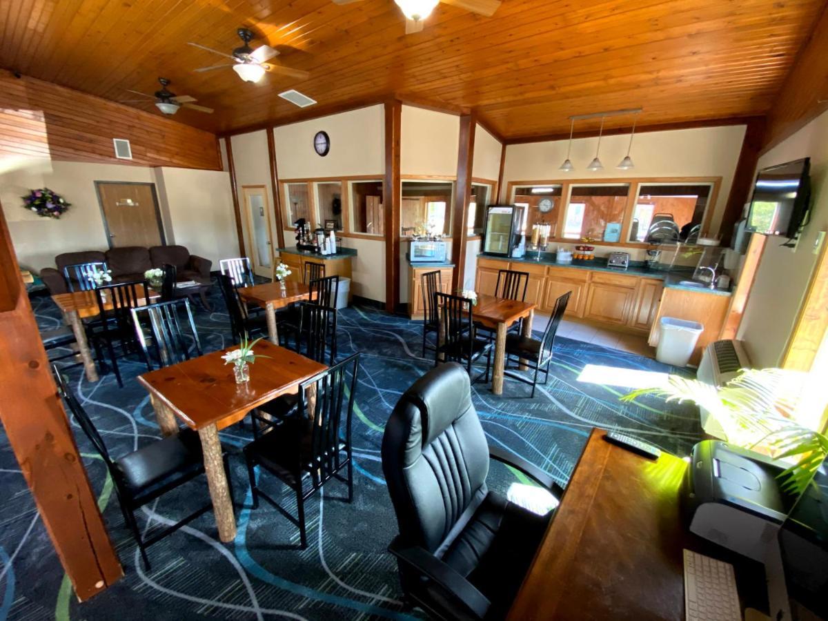 Woodland Inn & Suites Medford Zewnętrze zdjęcie