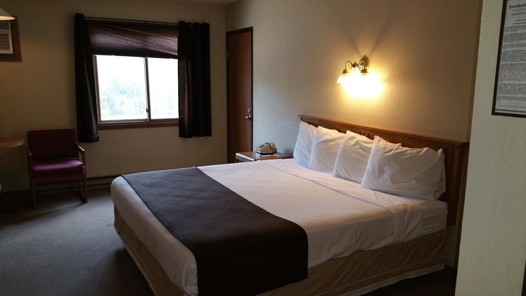 Woodland Inn & Suites Medford Zewnętrze zdjęcie