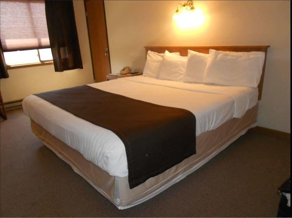 Woodland Inn & Suites Medford Zewnętrze zdjęcie